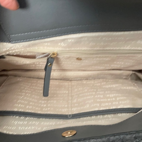 Kate Spade purse. - Picture 3 of 7